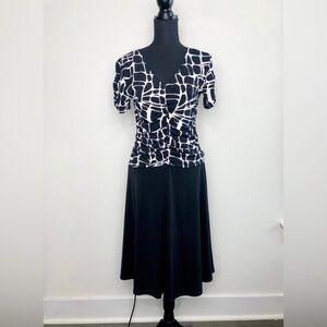 En Focus Studio Black & White Abstract Print Short Sleeve Dress